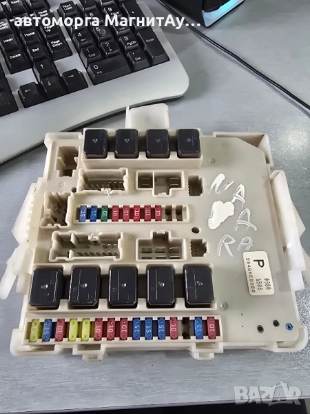 284B6EB300 Бушониера с релета Nissan Pathfinder Navara Renault 09806B08, снимка 1