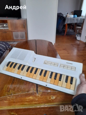 Стар синтезатор,електрическо пиано Фаеми, снимка 3 - Антикварни и старинни предмети - 53010390