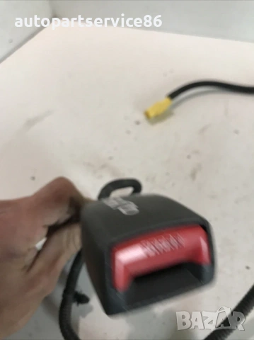 Закопчалка на преден ляв колан за седалка за KIA Cerato 1.5 CRDi (2004), снимка 3 - Части - 53255195