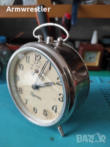 Стар Български Механичен Часовник Будилник Родина, снимка 2 - Антикварни и старинни предмети - 51863487