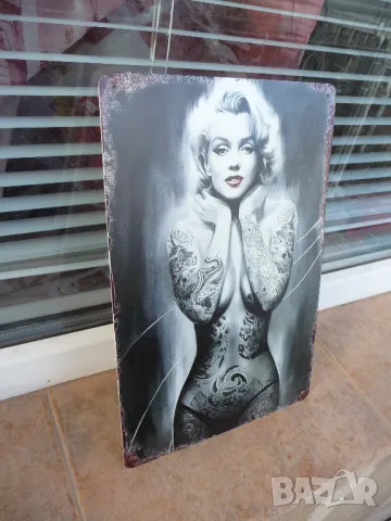 Метална табела еротика Разсъблечена блондинка татуси хубави , снимка 2 - Декорация за дома - 49832898