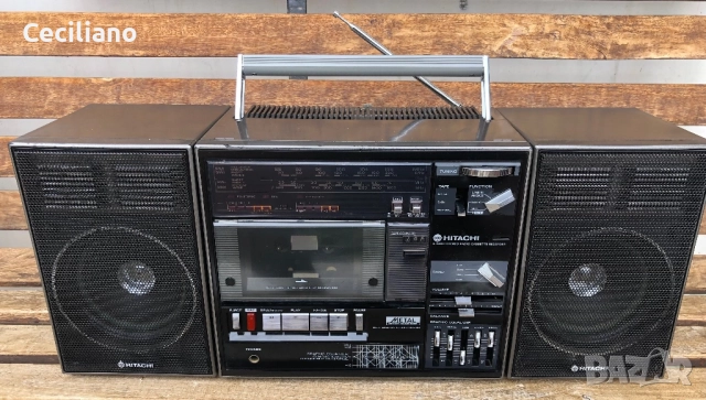 Радиокасетофон HITACHI TRK-9300W, снимка 2 - Радиокасетофони, транзистори - 52685574
