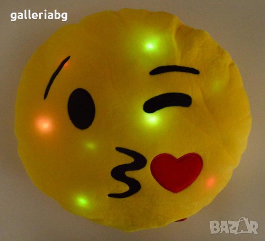 Светеща възглавничка: Емотикон целувка