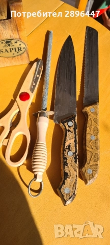 Два ножа, ножица за кости и точило-на поставка, снимка 4 - Аксесоари за кухня - 52152898