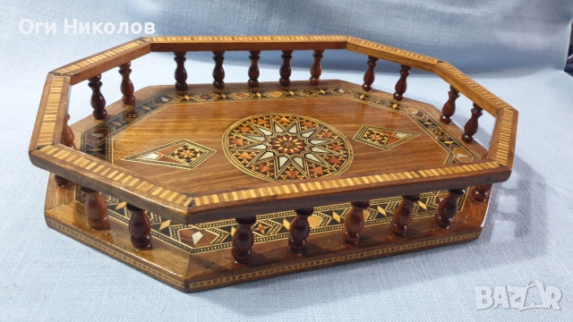 Старинен поднос с борд и невероятно богата интарзия