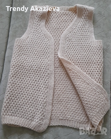 Вълнен дамски елек,ръчно плетиво, снимка 2 - Елеци - 52343141