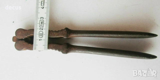 Антична метална лешникотрошачка – Рядка колекционерска вещ, снимка 4 - Антикварни и старинни предмети - 51456169