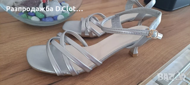 нови сребристи сандали с малък ток 40 номер, снимка 4 - Сандали - 51124793