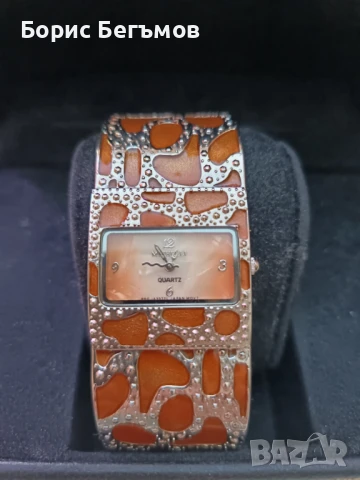 Дамски часовник-гривна, снимка 3 - Дамски - 51351524