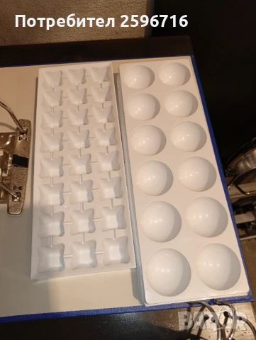 Продавам поставка за яйца и ледарка за хладилник Liebherr