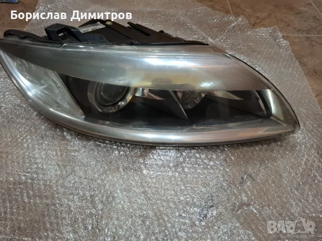 Продавам оригинален десен фар за AUDI Q 7