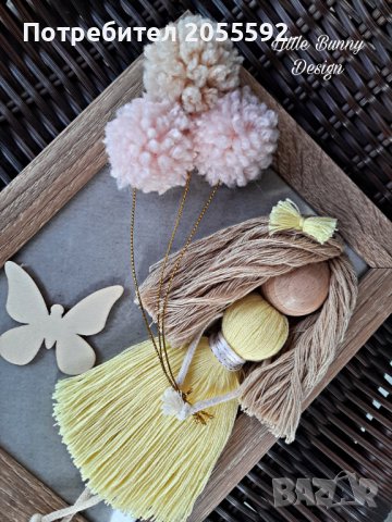 Декорирана рамка с момиче и помпони, снимка 3 - Ръчно изработени сувенири - 39022076