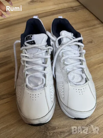 Оригинални кожени маратонки NIKE T-Lite XI White! 44 н, снимка 3 - Маратонки - 47368782