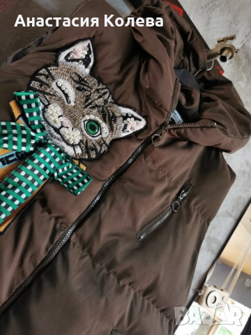 Грейка елек в кафяво с апликация котка Guc*i, снимка 2 - Елеци - 52685731