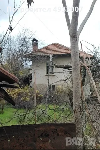 Двуетажна къща на с. Хотница 
