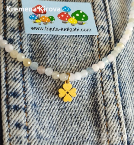 Чокър с естествени камъни морганит и детелинка от златна стомана. Бижута Луди гъби.