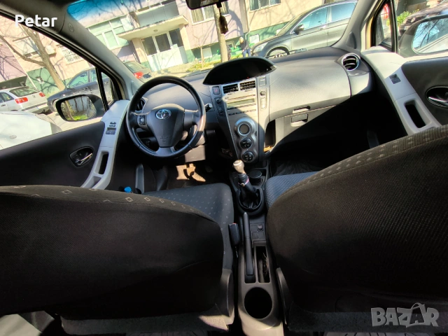 Продавам Тойота Ярис Газ- Бензин, снимка 5 - Автомобили и джипове - 54258355