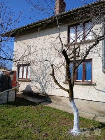 Продавам къща и двор