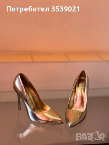 Чисто нови обувки Casadei размер 38 цена 200 лв, снимка 3 - Дамски обувки на ток - 50981183
