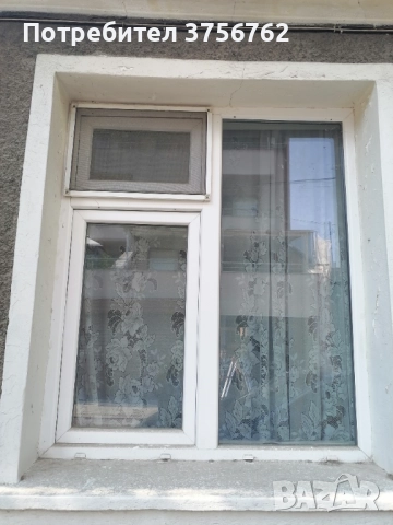 Продавам 3 броя много запазена PVC дограма 