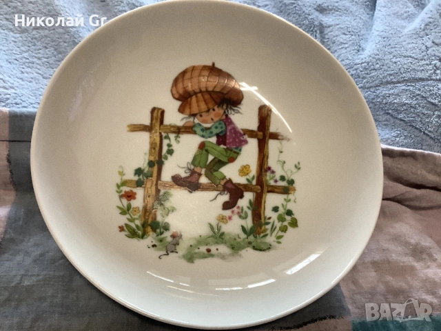 Порцеланова чиния производство Германия1960 години отличен състояние  ръчно рисувана скица