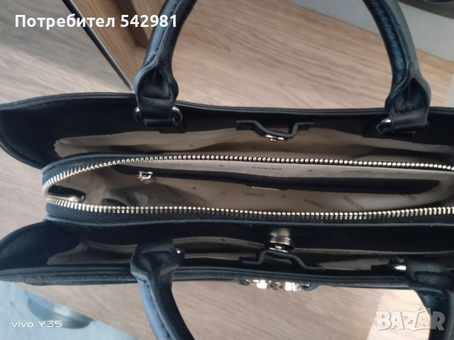 Дамска чанта Guess, снимка 4 - Чанти - 53943428
