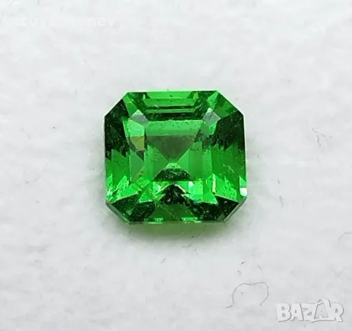 Изключителен неоново зелен Цаворит с рядка форма 0.89кт.! Нов!, снимка 5 - Други - 50324429