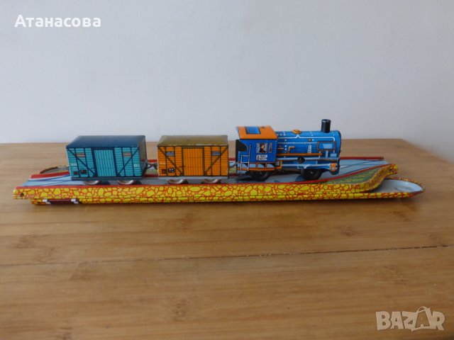 Механично влакче с ключе и релси игра играчка 1970 г, снимка 2 - Антикварни и старинни предмети - 44462960