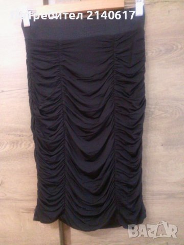 Еластична пола от Ликра с драперия на HM, N: 34, снимка 2 - Поли - 39837400