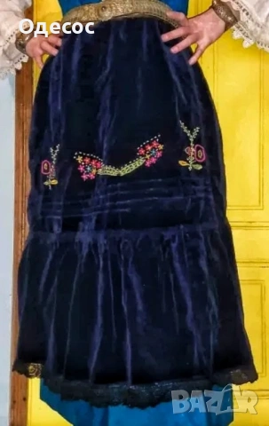 Старинна кадифена престилка от Южна Добруджа,с. Кара Дърлар, снимка 4 - Антикварни и старинни предмети - 53136062