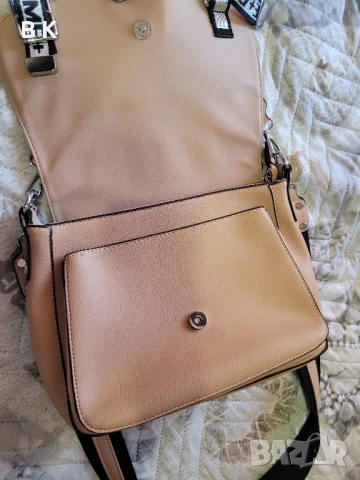 Дамска чанта, снимка 3 - Чанти - 50479657