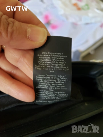 Karl Lagerfeld малка чанта, оригинална, снимка 7 - Чанти - 54315661