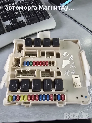 284B6EB300 Бушониера с релета Nissan Pathfinder Navara Renault 09806B08