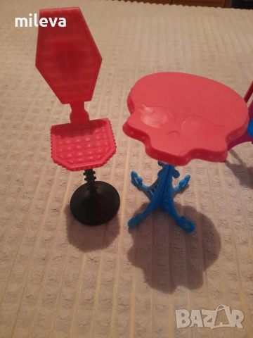 Монстър хай , снимка 4 - Кукли - 52415358