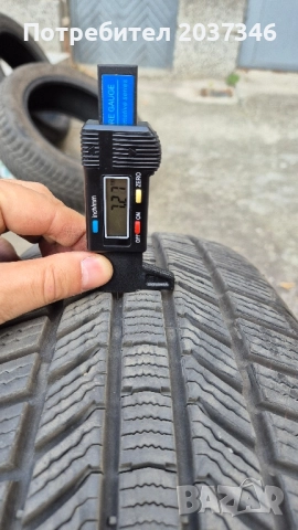 Зимни гуми Continental 205/55/17 DOT3722, снимка 4 - Гуми и джанти - 52065921