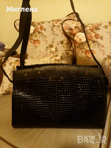 Дамска черна чанта