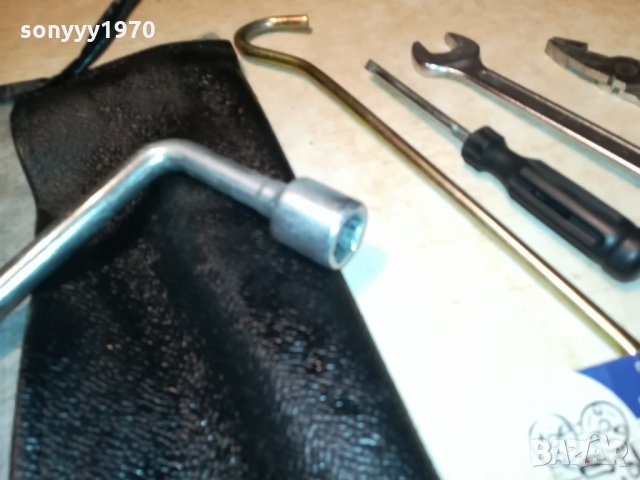 ИНСТРУМЕНТИ ЗА КОЛА В КОЖЕН КЕИС 19мм 1412212019, снимка 4 - Аксесоари и консумативи - 35141910