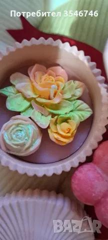 красиви свещници от керамичен гипс и свещи от соев восък. 