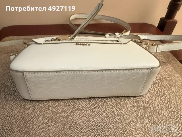Дамска чанта DKNY, снимка 4 - Чанти - 55773218