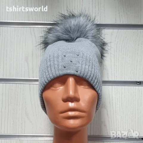 Нова зимна дамска шапка с камъчета с пух/помпон в сив цвят, снимка 2 - Шапки - 48209846