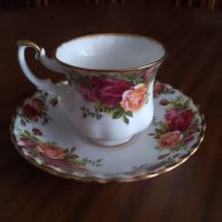 Royal Albert old country roses, кралска колекционерска чаша за кафе, снимка 3 - Други ценни предмети - 42210345