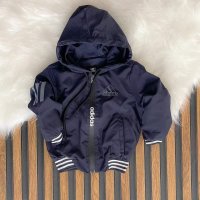 Ветровка Adidas , снимка 2 - Детски якета и елеци - 37560804