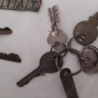 Стари ключове и мини катинарче, снимка 3 - Други ценни предмети - 40612444