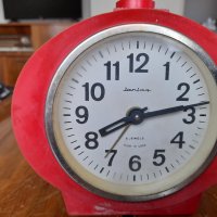 Стар настолен часовник будилник Янтар,Jantar #2, снимка 2 - Антикварни и старинни предмети - 35296573