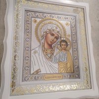 Икона "Казанската Света Богородица" с бяла дървена рамка и стъкло, снимка 1 - Икони - 36706702