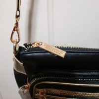Нова чанта Versace Parfums crossbody bag, оригинал, снимка 5 - Чанти - 31333172