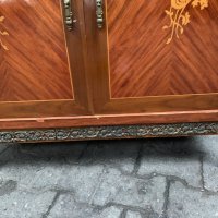 Елегантен комод с интарзия ,гарниран с бронз,Москва, снимка 3 - Бюфети - 42609163