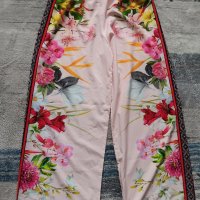 Сатенен панталон със флорални мотиви в бледо розов цвят, снимка 9 - Панталони - 25642902