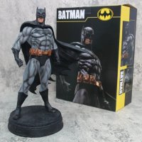 Топ детайлна фигура на Batman Comix,нова-38 см , снимка 3 - Колекции - 44338990