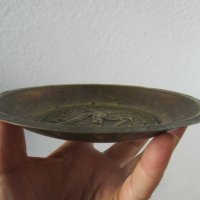 антика- чиния чинийка с пиле птица мед метал, снимка 4 - Други - 31966771